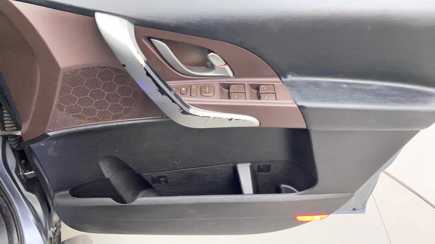 2014 Mahindra XUV500 W8, Diesel, Manual, 63,541 km, Driver Side Door Panels Control