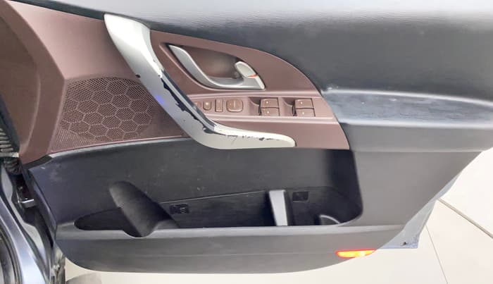 2014 Mahindra XUV500 W8, Diesel, Manual, 63,541 km, Driver Side Door Panels Control