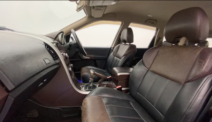 2014 Mahindra XUV500 W8, Diesel, Manual, 63,541 km, Right Side Front Door Cabin