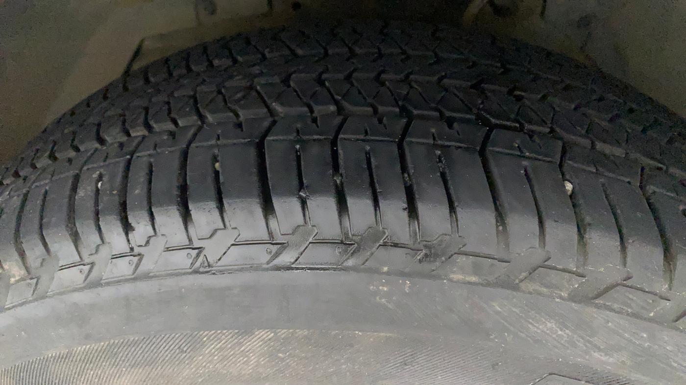 2014 Mahindra XUV500 W8, Diesel, Manual, 63,541 km, Left Front Tyre Tread