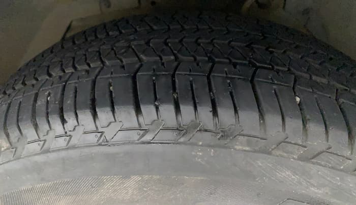 2014 Mahindra XUV500 W8, Diesel, Manual, 63,541 km, Left Front Tyre Tread