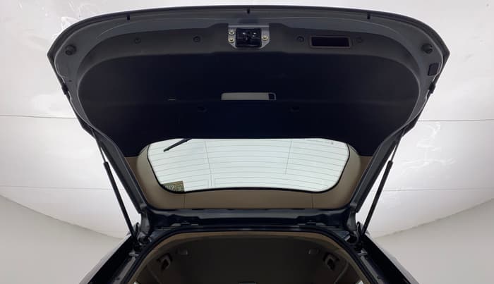 2014 Mahindra XUV500 W8, Diesel, Manual, 63,541 km, Boot Door Open