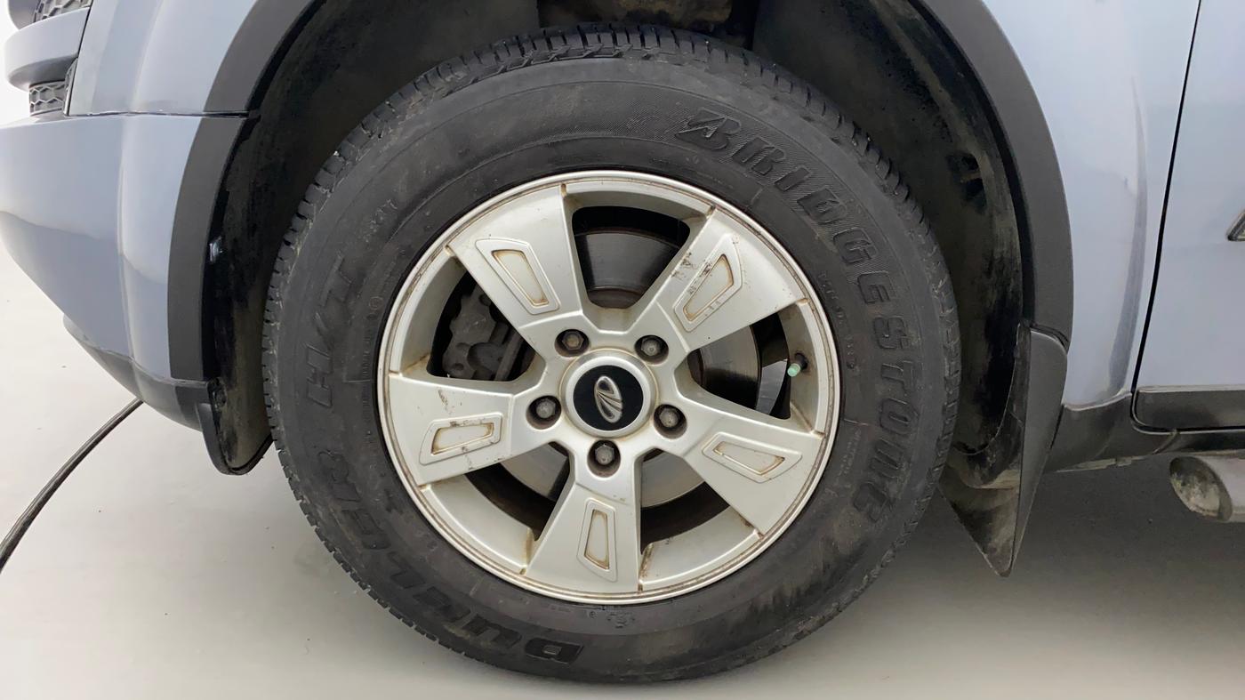 2014 Mahindra XUV500 W8, Diesel, Manual, 63,541 km, Left Front Wheel