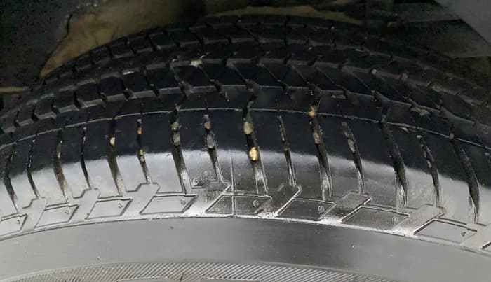 2014 Mahindra XUV500 W8, Diesel, Manual, 63,541 km, Left Rear Tyre Tread
