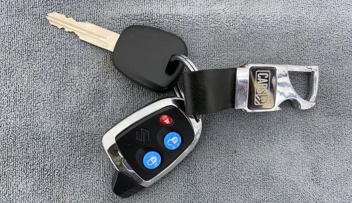 2018 Maruti Alto K10 VXI P, Petrol, Manual, 34,100 km, Key Close Up