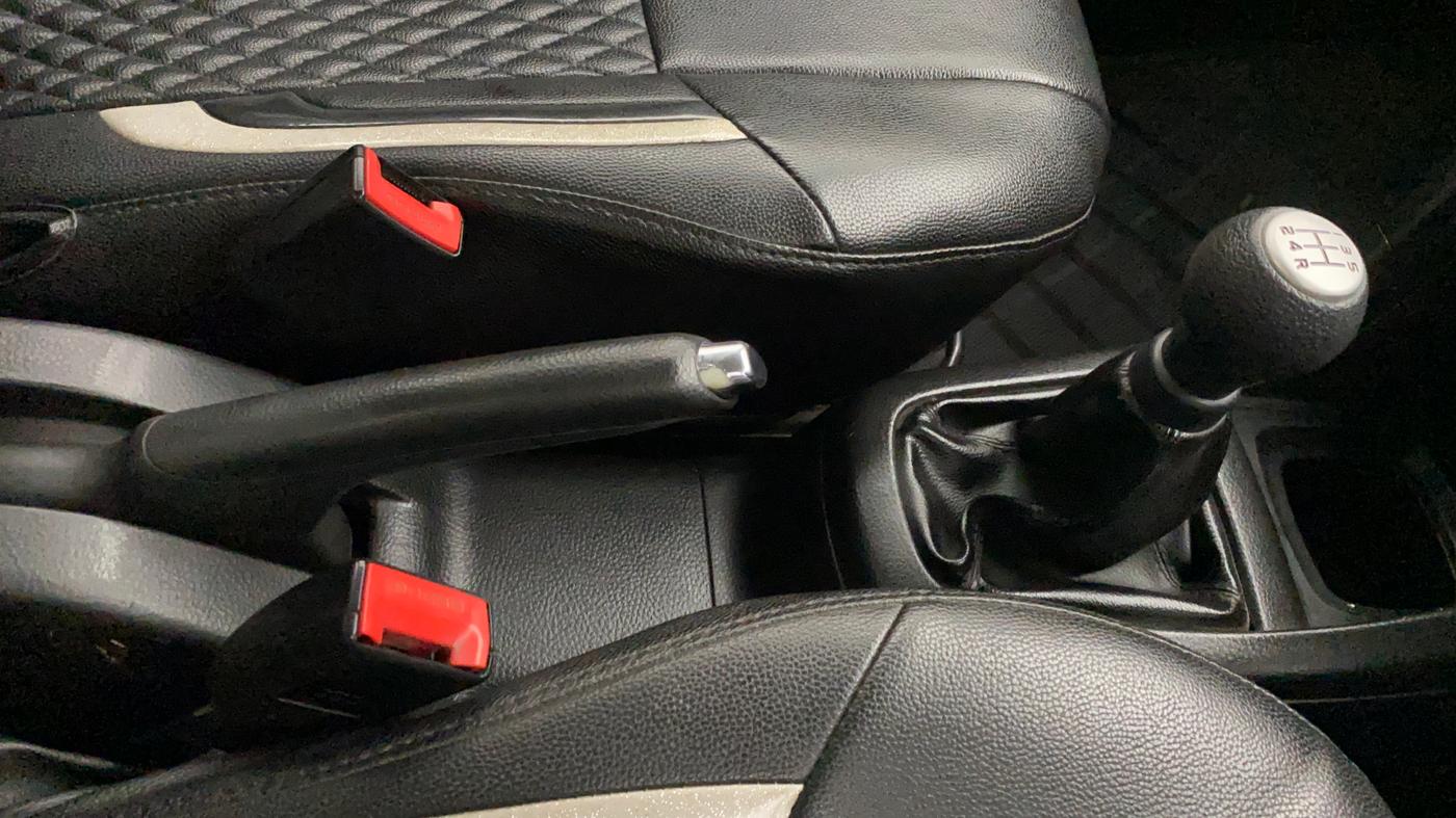 2015 Maruti Swift VXI, Petrol, Manual, 68,845 km, Gear Lever