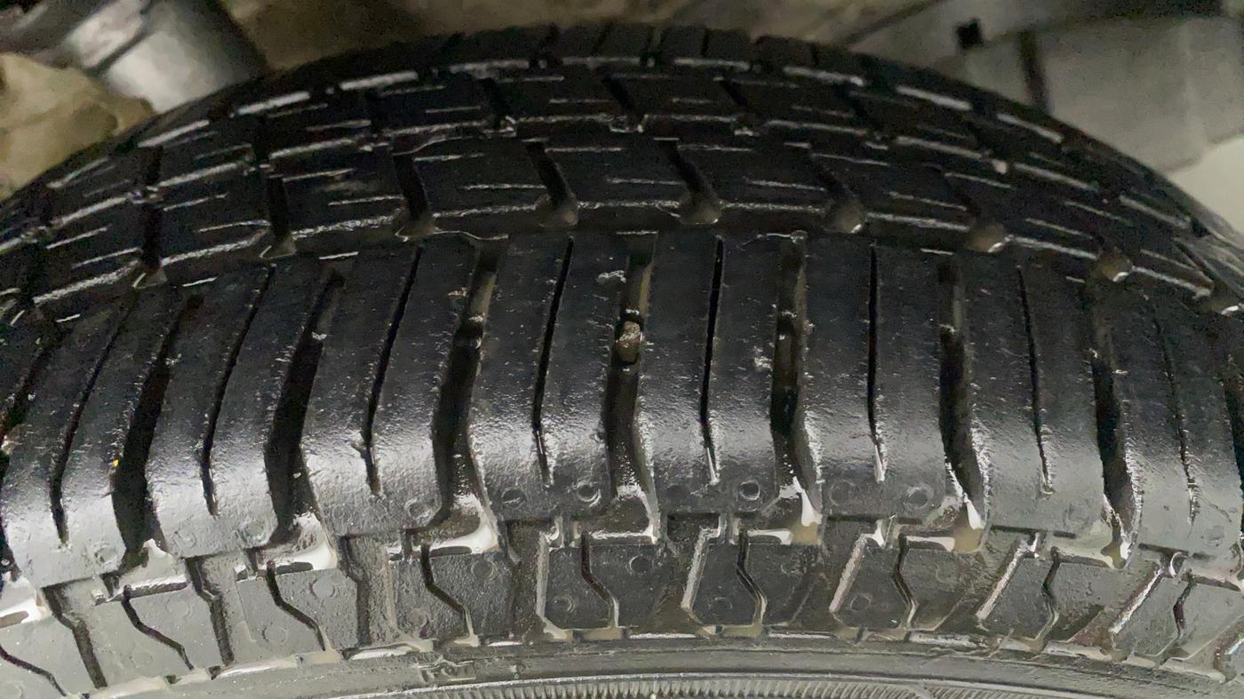 2014 Maruti Wagon R 1.0 LXI, Petrol, Manual, 39,817 km, Left Front Tyre Tread