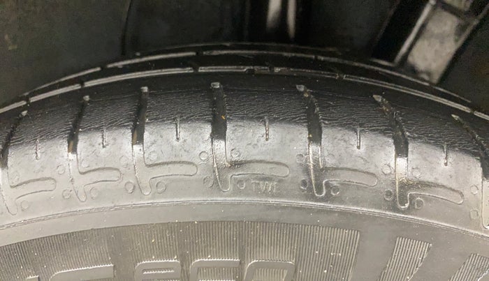 2021 Hyundai GRAND I10 NIOS MAGNA 1.2 KAPPA VTVT, Petrol, Manual, 29,172 km, Left Rear Tyre Tread