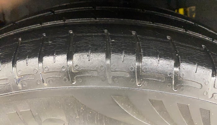 2021 Hyundai GRAND I10 NIOS MAGNA 1.2 KAPPA VTVT, Petrol, Manual, 29,172 km, Right Rear Tyre Tread