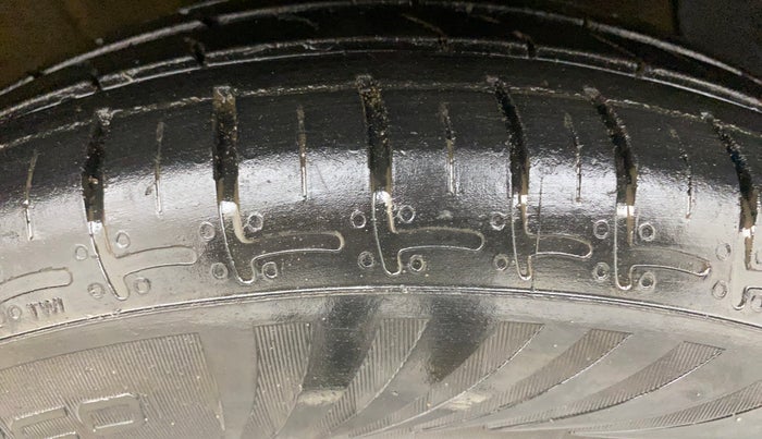 2021 Hyundai GRAND I10 NIOS MAGNA 1.2 KAPPA VTVT, Petrol, Manual, 29,172 km, Right Front Tyre Tread