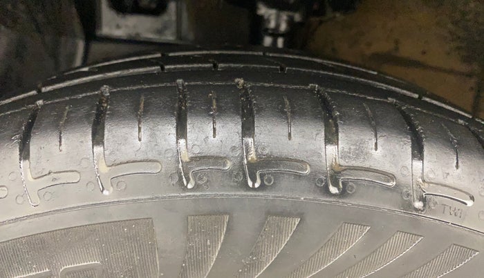 2021 Hyundai GRAND I10 NIOS MAGNA 1.2 KAPPA VTVT, Petrol, Manual, 29,172 km, Left Front Tyre Tread