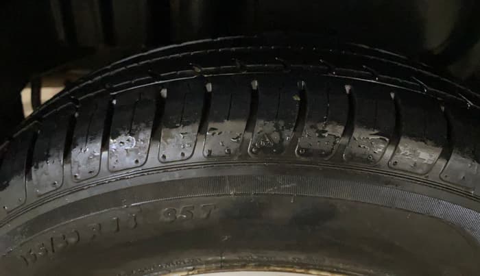2014 Maruti Swift Dzire LXI, CNG, Manual, 65,122 km, Right Rear Tyre Tread