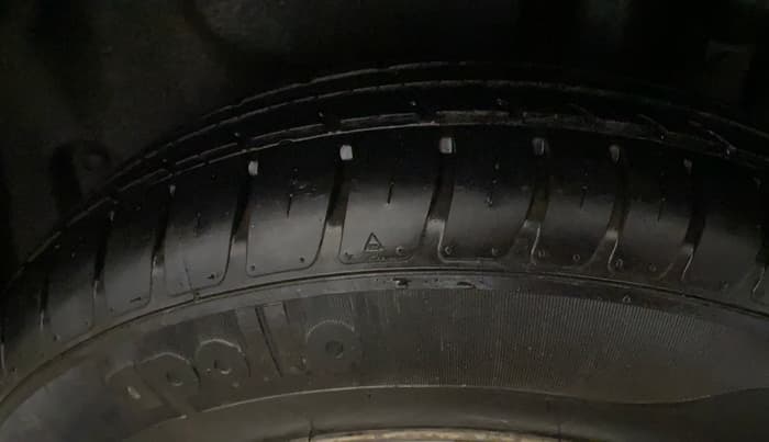 2014 Maruti Swift Dzire LXI, CNG, Manual, 65,122 km, Left Rear Tyre Tread