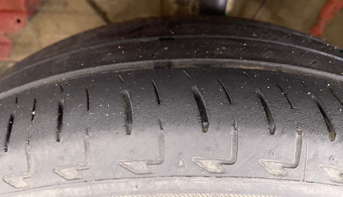 2019 Maruti Swift ZXI+, Petrol, Manual, 82,012 km, Left Front Tyre Tread