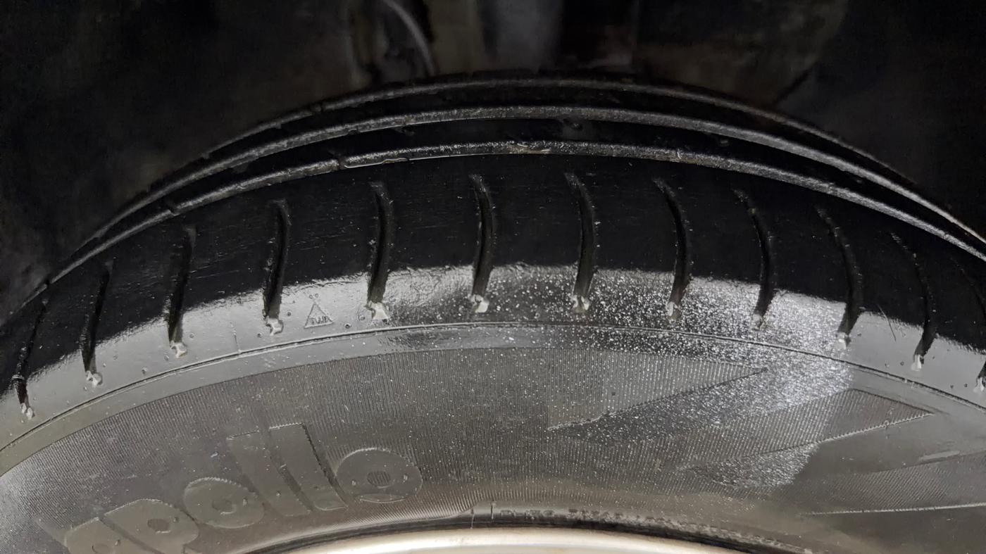 2015 Hyundai Elite i20 MAGNA 1.2, CNG, Manual, 62,225 km, Right Front Tyre Tread