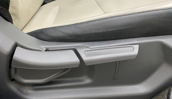 2022 Hyundai GRAND I10 NIOS SPORTZ 1.2 KAPPA VTVT CNG, CNG, Manual, 35,825 km, Driver Side Adjustment Panel