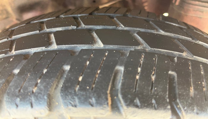 2018 Hyundai Eon ERA +, Petrol, Manual, 33,491 km, Left Rear Tyre Tread