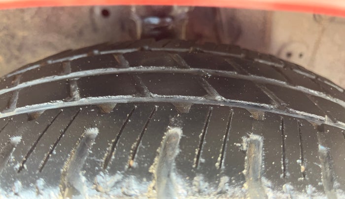 2018 Hyundai Eon ERA +, Petrol, Manual, 33,491 km, Right Front Tyre Tread