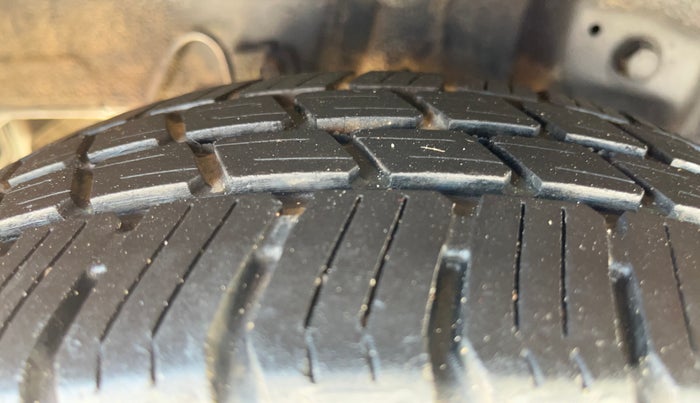 2018 Hyundai Eon ERA +, Petrol, Manual, 33,491 km, Right Rear Tyre Tread