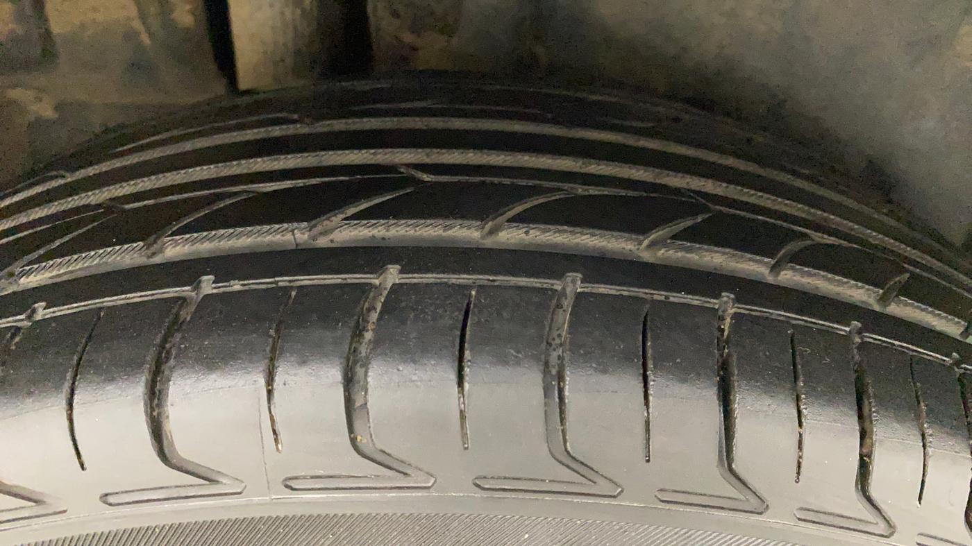 2016 Maruti Ertiga ZXI, Petrol, Manual, 51,258 km, Right Rear Tyre Tread