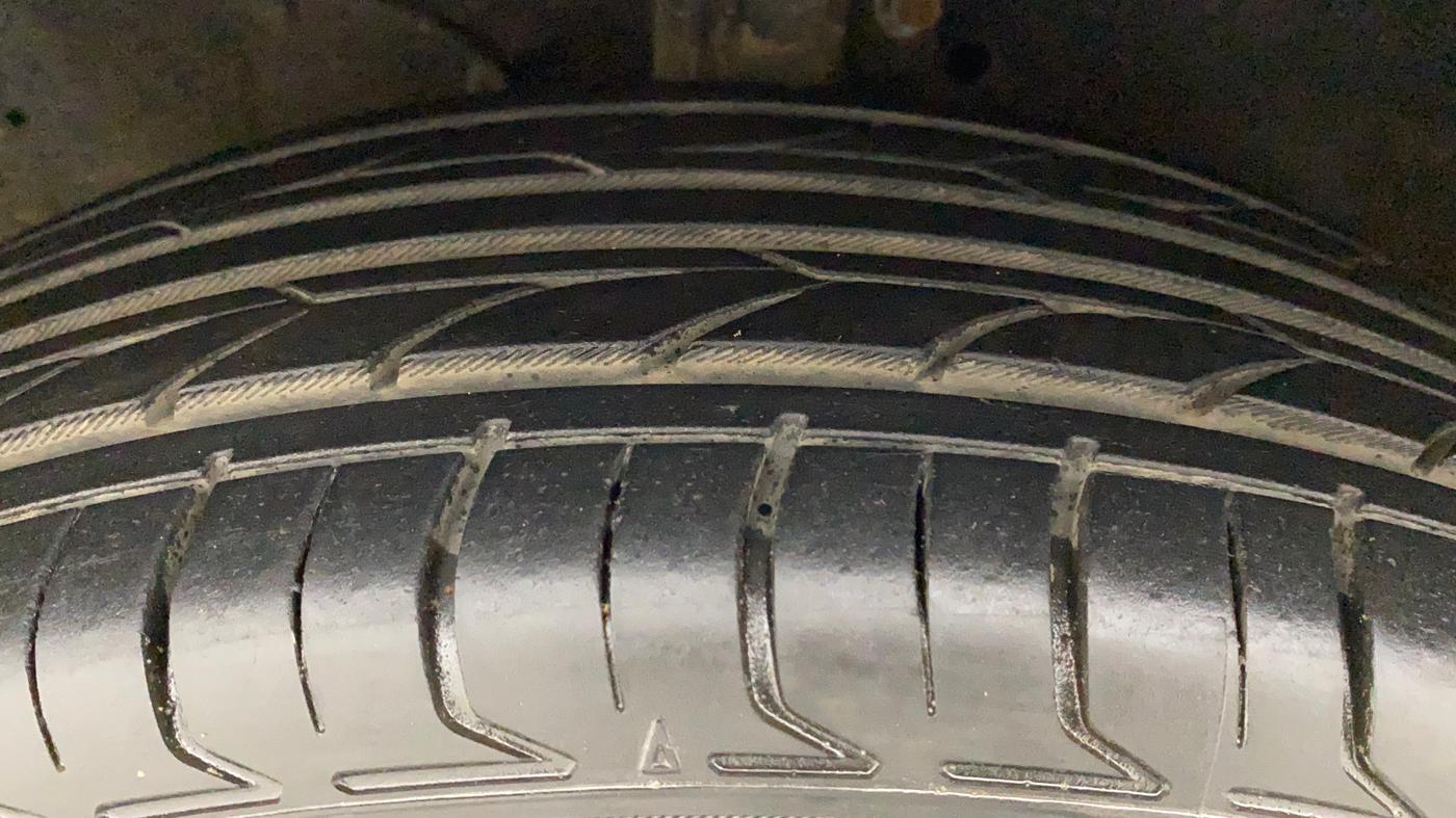 2016 Maruti Ertiga ZXI, Petrol, Manual, 51,258 km, Left Front Tyre Tread
