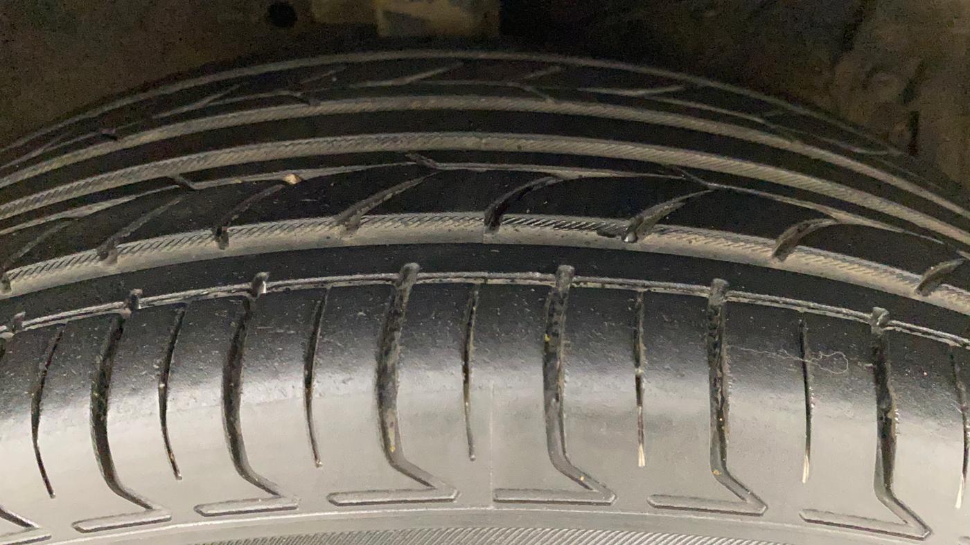 2016 Maruti Ertiga ZXI, Petrol, Manual, 51,258 km, Right Front Tyre Tread