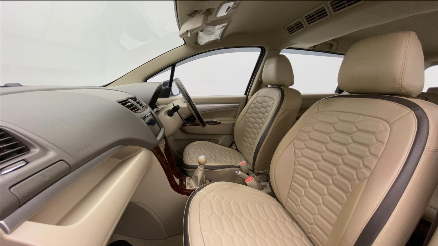 2016 Maruti Ertiga ZXI, Petrol, Manual, 51,258 km, Right Side Front Door Cabin
