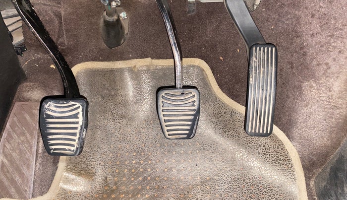 2014 Mahindra XUV500 W8, Diesel, Manual, 1,41,065 km, Pedals