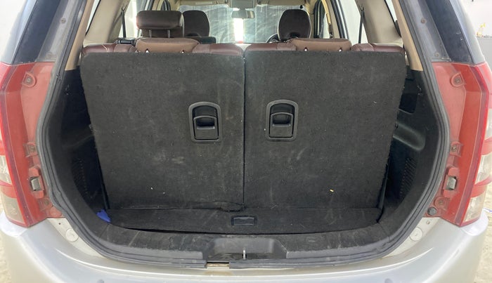 2014 Mahindra XUV500 W8, Diesel, Manual, 1,41,065 km, Boot Inside