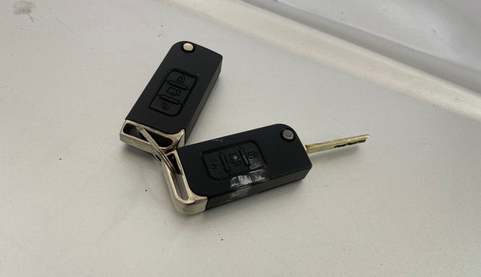 2014 Mahindra XUV500 W8, Diesel, Manual, 1,41,065 km, Key Close Up