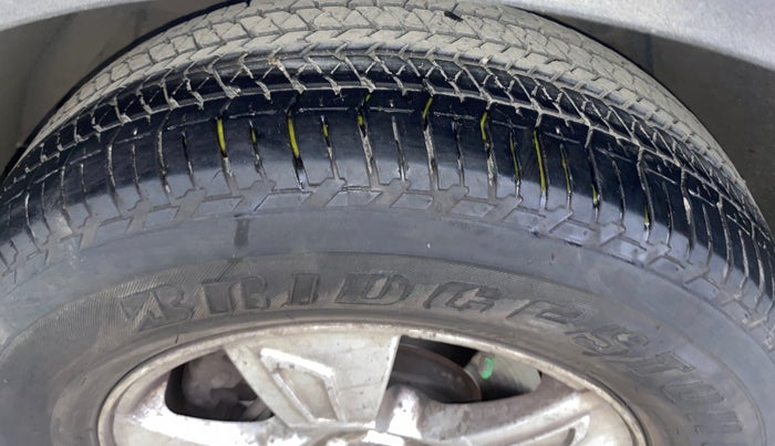 2014 Mahindra XUV500 W8, Diesel, Manual, 1,41,065 km, Left Front Tyre Tread
