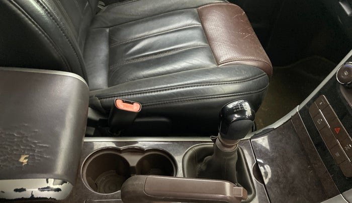 2014 Mahindra XUV500 W8, Diesel, Manual, 1,41,065 km, Gear Lever