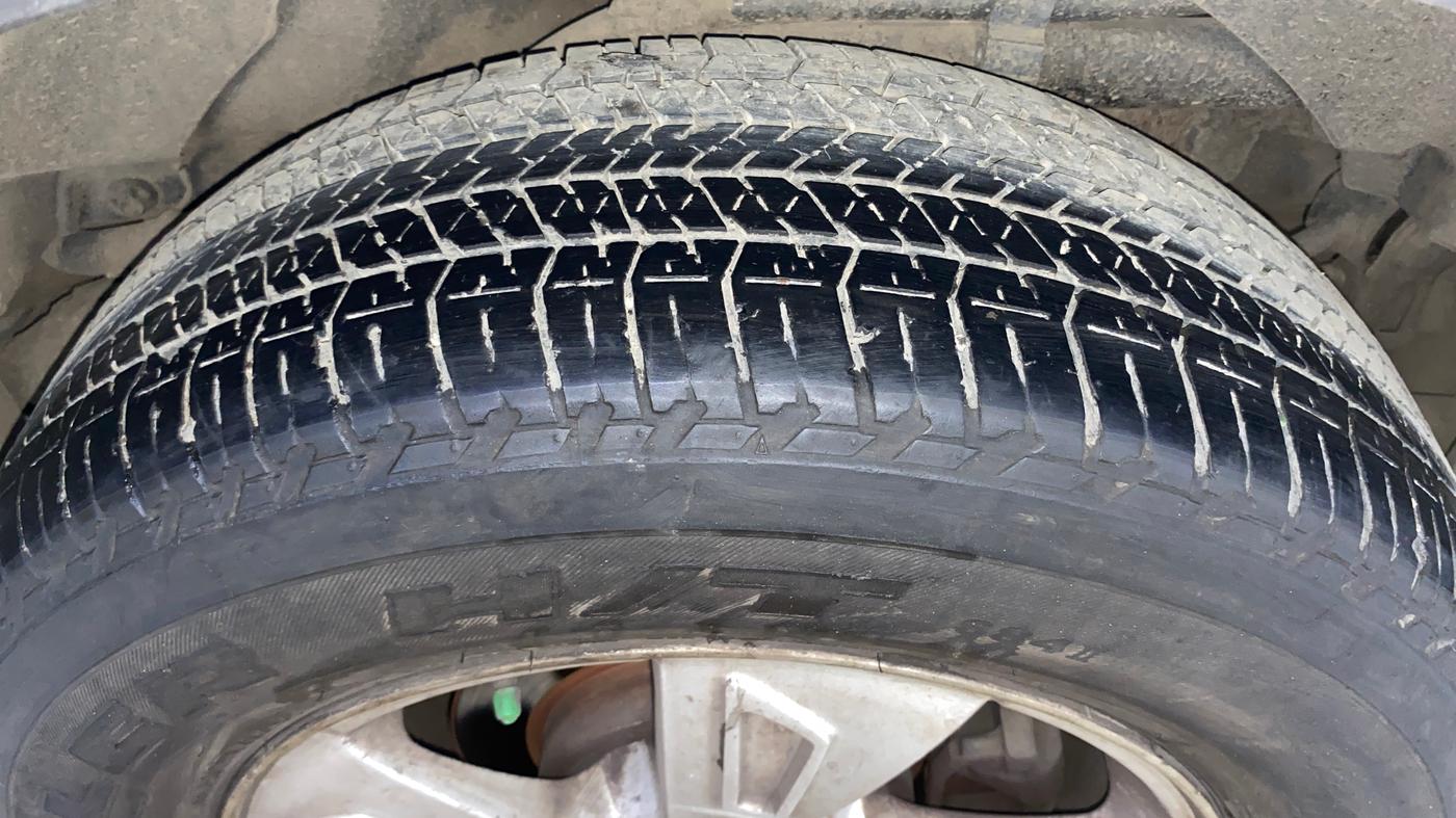 2014 Mahindra XUV500 W8, Diesel, Manual, 1,41,065 km, Left Rear Tyre Tread