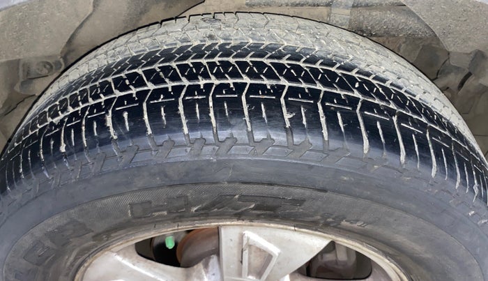2014 Mahindra XUV500 W8, Diesel, Manual, 1,41,065 km, Left Rear Tyre Tread