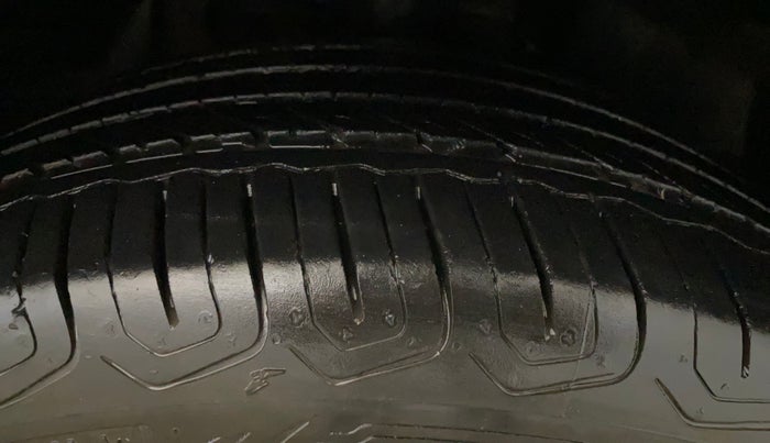 2020 Tata NEXON XMA PETROL, CNG, Automatic, 91,310 km, Right Front Tyre Tread