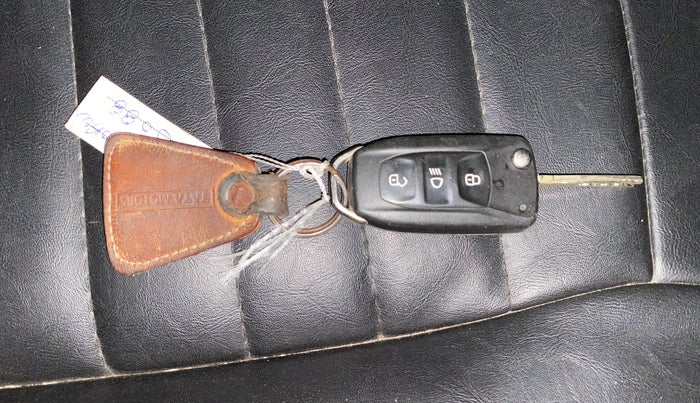 2020 Tata NEXON XMA PETROL, CNG, Automatic, 91,310 km, Key Close Up