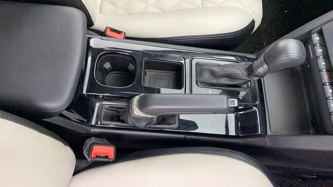 2024 Mahindra XUV700 AX 5 P AT 5 STR, Petrol, Automatic, 49,731 km, Gear Lever