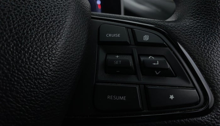 2024 Mahindra XUV700 AX 5 P AT 5 STR, Petrol, Automatic, 49,602 km, Adaptive Cruise Control