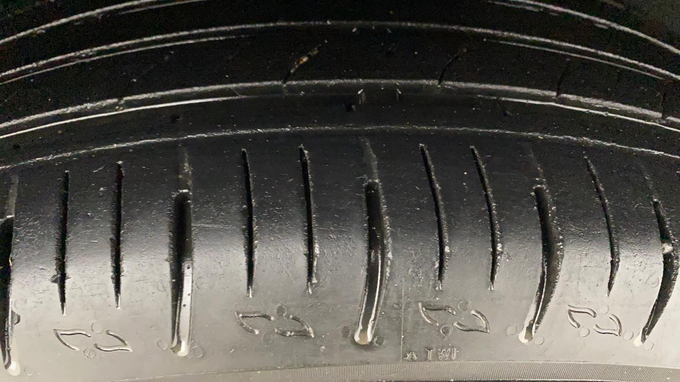2024 Mahindra XUV700 AX 5 P AT 5 STR, Petrol, Automatic, 49,731 km, Left Rear Tyre Tread