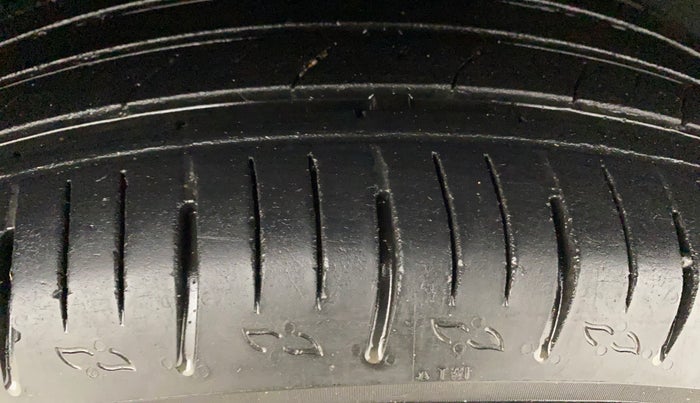 2024 Mahindra XUV700 AX 5 P AT 5 STR, Petrol, Automatic, 49,602 km, Left Rear Tyre Tread