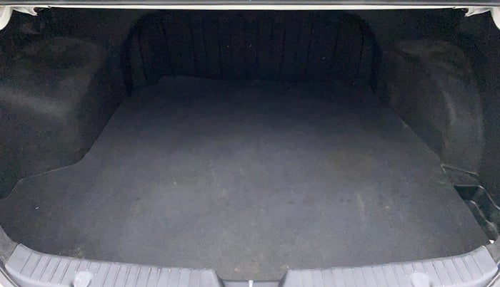 2014 Hyundai Sonata 2.4 GDI AT, Petrol, Automatic, 84,362 km, Boot Inside