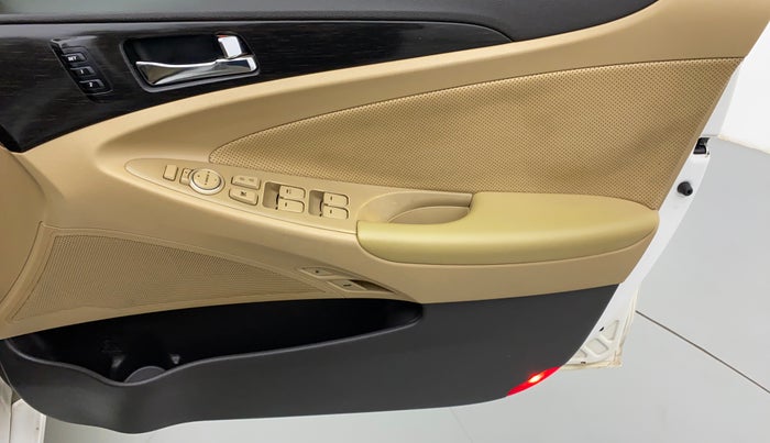 2014 Hyundai Sonata 2.4 GDI AT, Petrol, Automatic, 84,362 km, Driver Side Door Panels Control