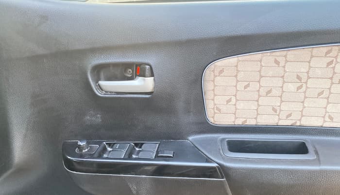2017 Maruti Wagon R 1.0 VXI, Petrol, Manual, 79,970 km, Driver Side Door Panels Control