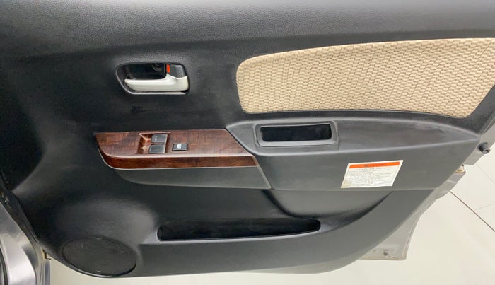 2018 Maruti Wagon R 1.0 LXI CNG, CNG, Manual, 76,661 km, Driver Side Door Panels Control