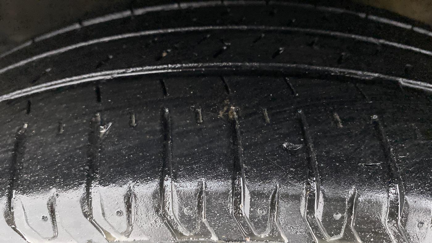 2020 Maruti Ertiga VXI CNG, CNG, Manual, 33,895 km, Left Front Tyre Tread