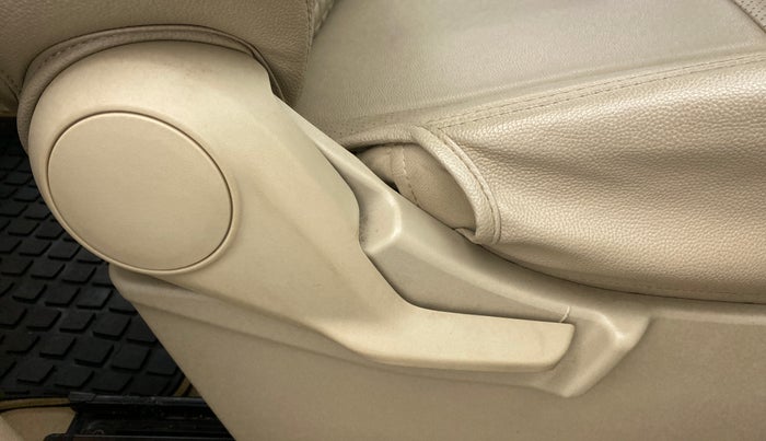 2020 Maruti Ertiga VXI CNG, CNG, Manual, 33,895 km, Driver Side Adjustment Panel