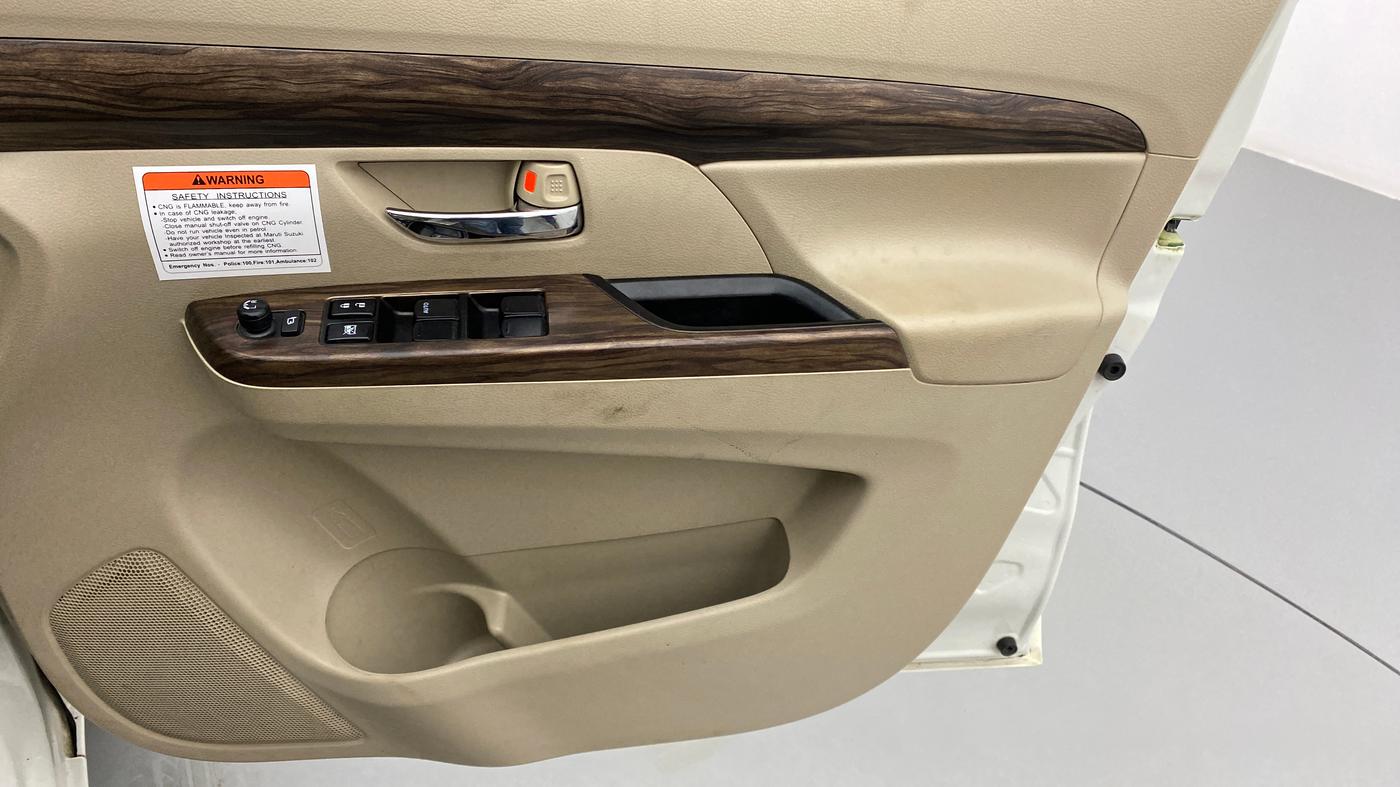 2020 Maruti Ertiga VXI CNG, CNG, Manual, 33,895 km, Driver Side Door Panels Control