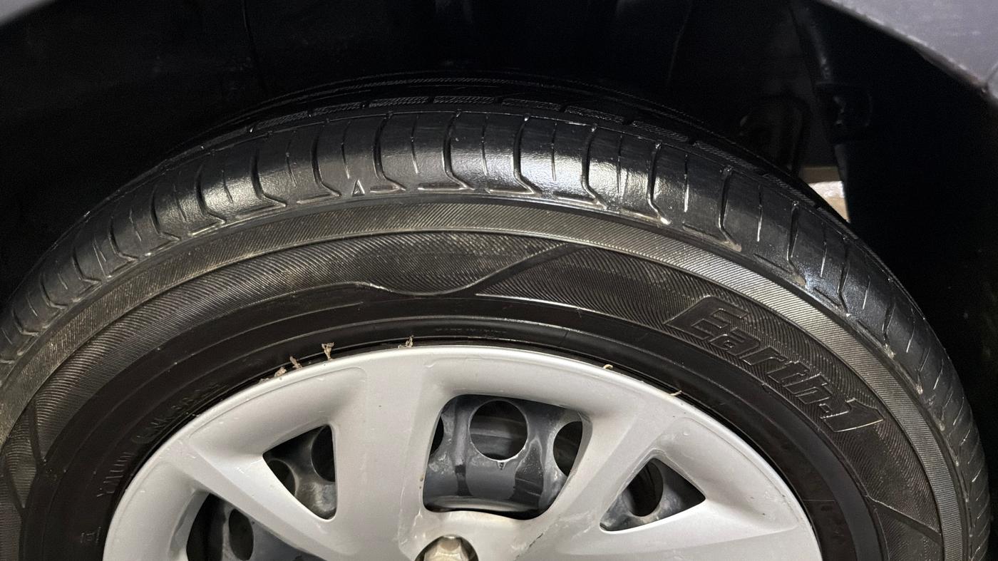 2019 Hyundai Grand i10 SPORTZ 1.2 KAPPA VTVT, CNG, Manual, 66,076 km, Left Rear Tyre Tread