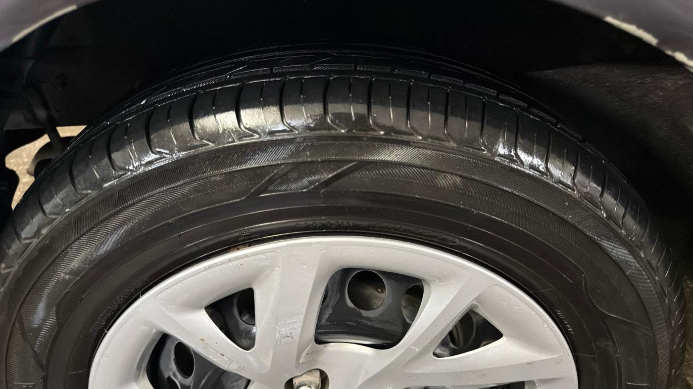 2019 Hyundai Grand i10 SPORTZ 1.2 KAPPA VTVT, CNG, Manual, 66,076 km, Right Rear Tyre Tread