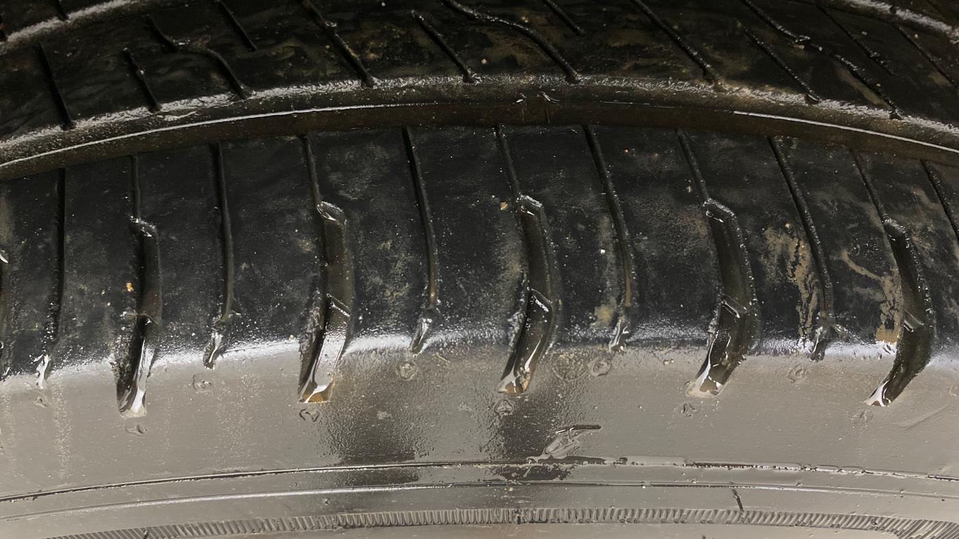 2015 Renault Duster 85 PS RXE DIESEL, Diesel, Manual, 87,159 km, Right Front Tyre Tread
